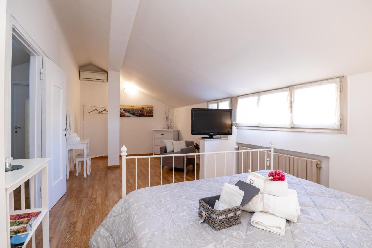 Attico Quarto Di Luna เวโรนา ภายนอก รูปภาพ